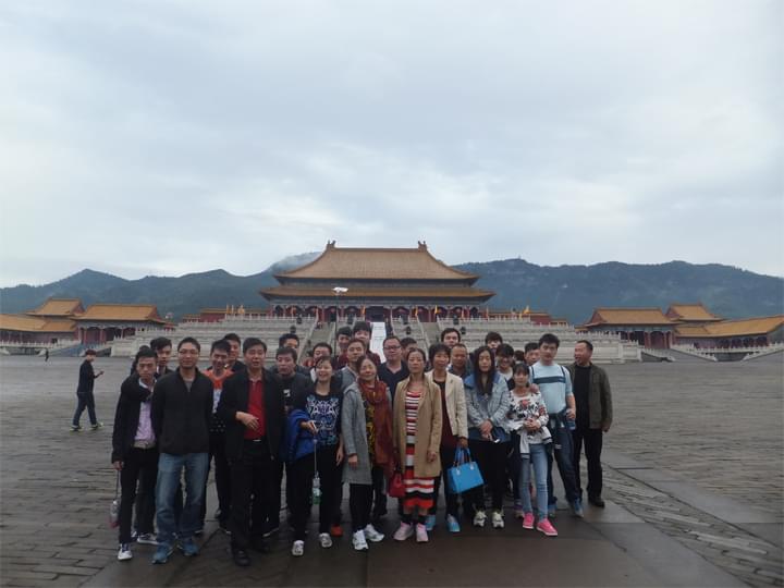 2015-11月，韋柏公司組織橫店旅游